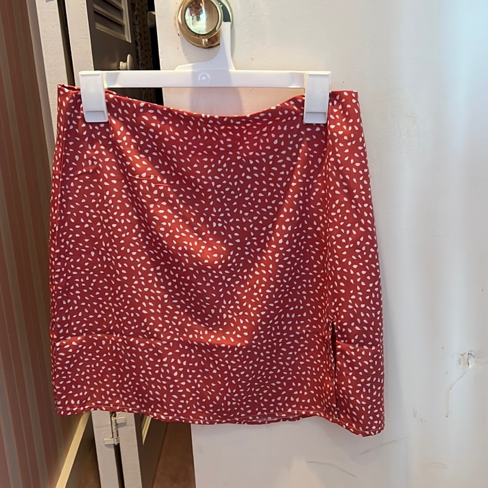 Shein skirt . Large- never worn.